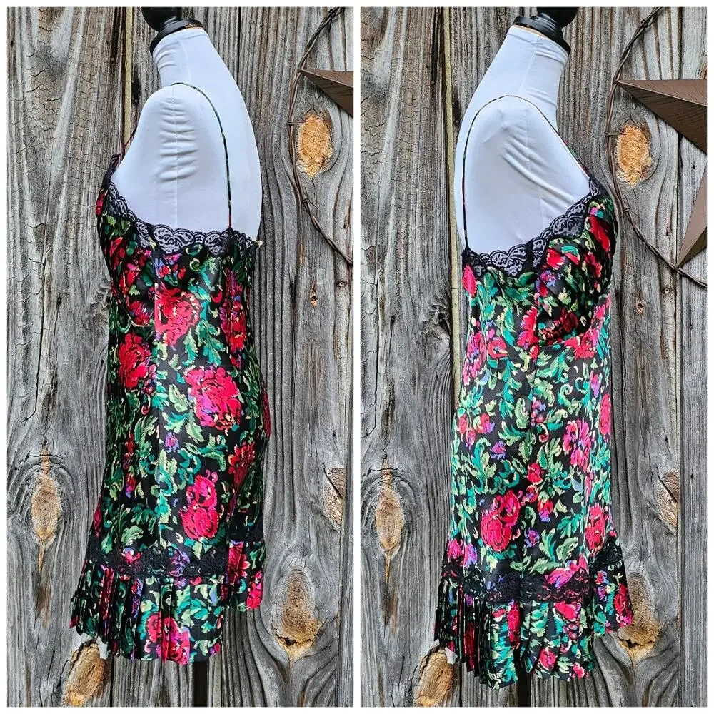 Floral Satin Chemise Victoria's Secret Size M Black Lace Pleats Vintage EUC - Picture 2 of 8